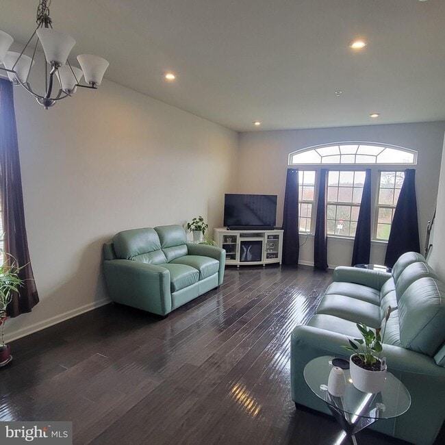 Building Photo - 2922 Glendale Ave