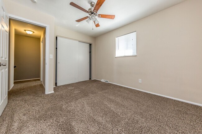 Building Photo - Southview Plaza Townhomes
