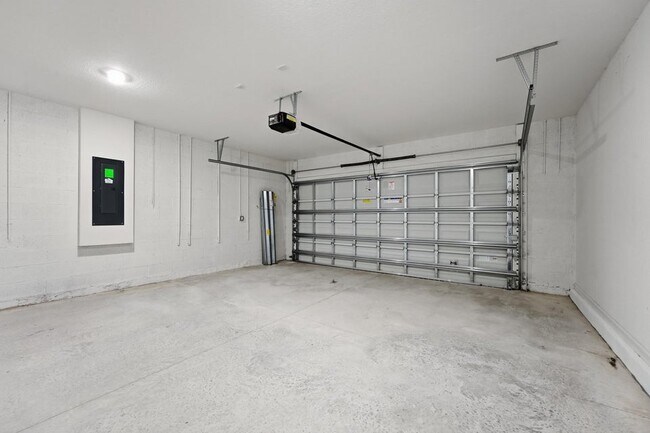 Building Photo - 10485 NW Suncrest Lp