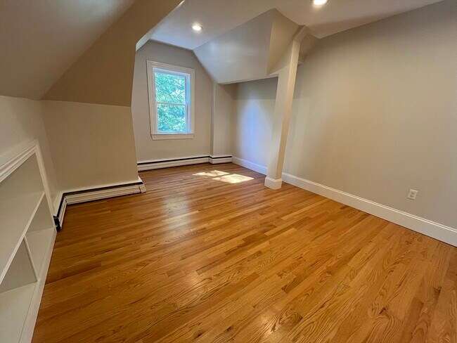 Building Photo - 90 Lyndhurst St