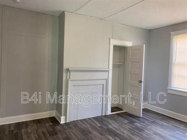 Building Photo - 4018 3rd Ave