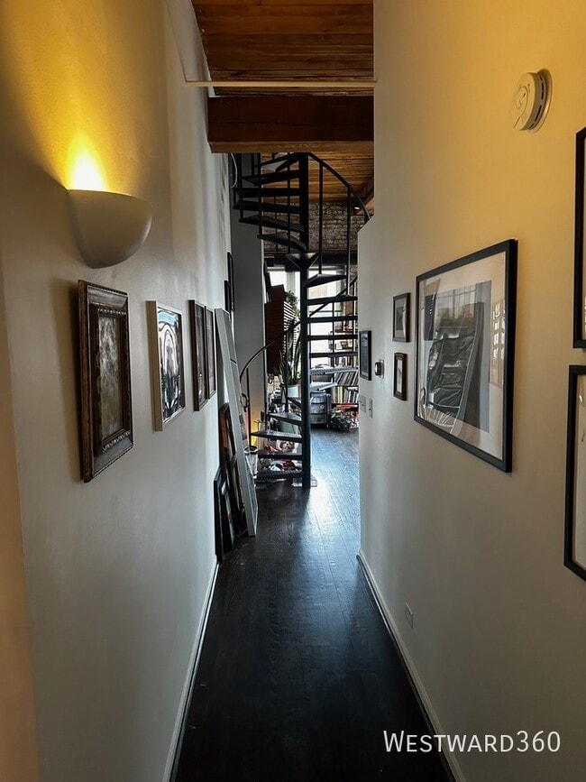 Building Photo - 1701 N Damen Ave