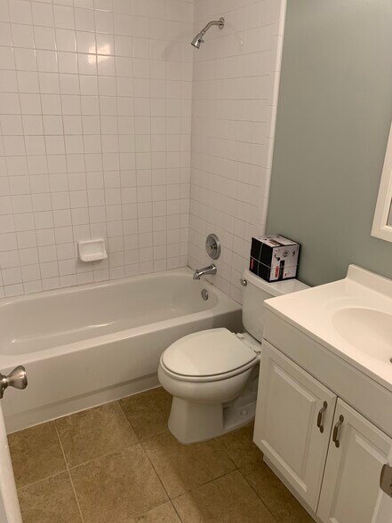 Building Photo - 2133 Oleander Pl