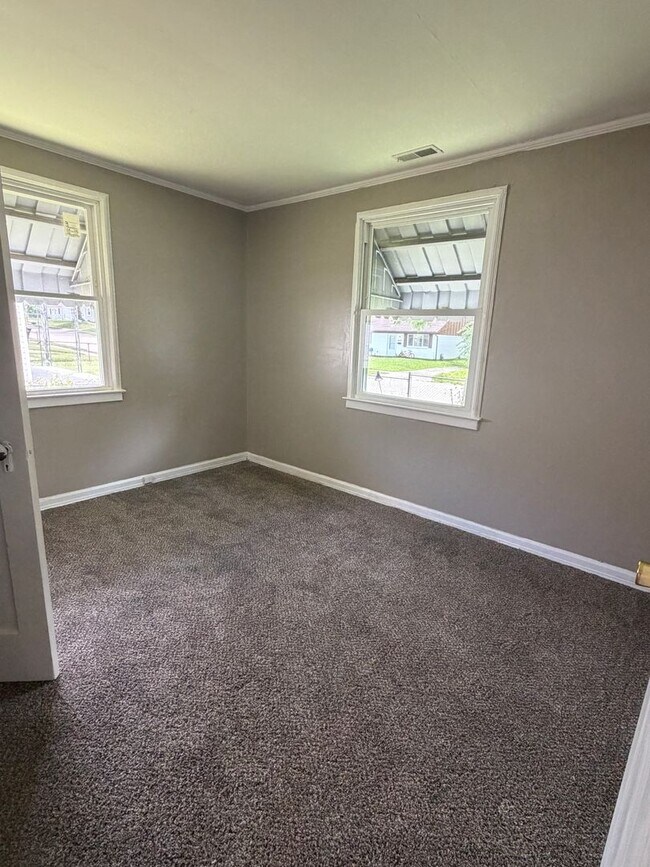 Building Photo - Newly updated 3 bedroom Cape Cod in Dayton