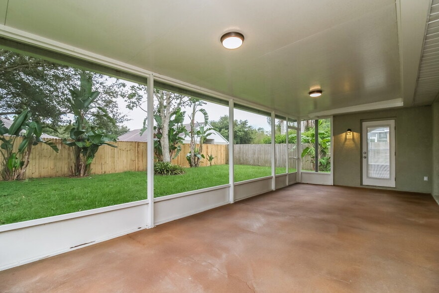 Building Photo - 1465 Lake Shore Ranch Dr