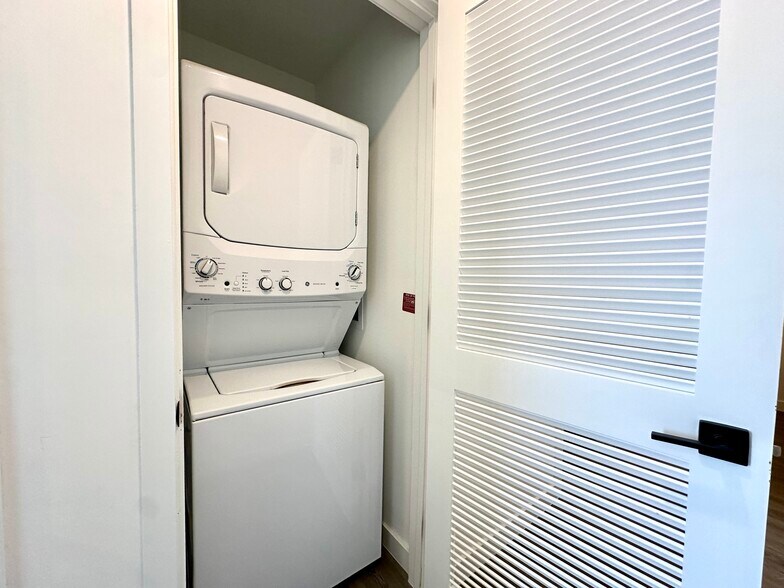 Building Photo - 52 NW 32nd St