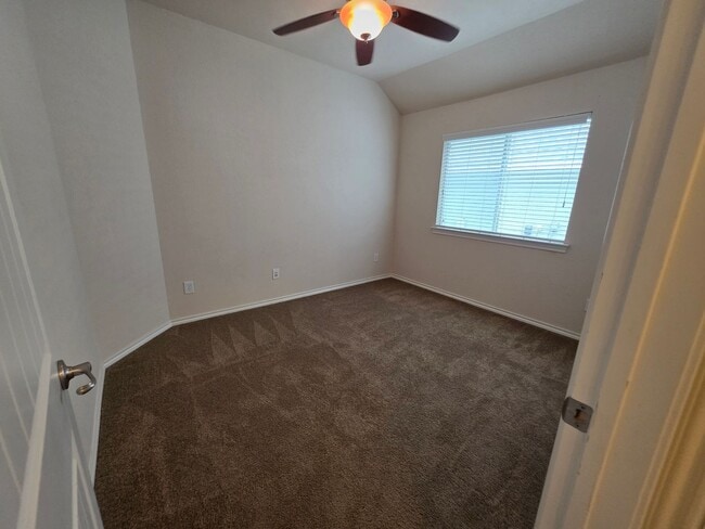 Building Photo - Heritage Craftsman Rental!