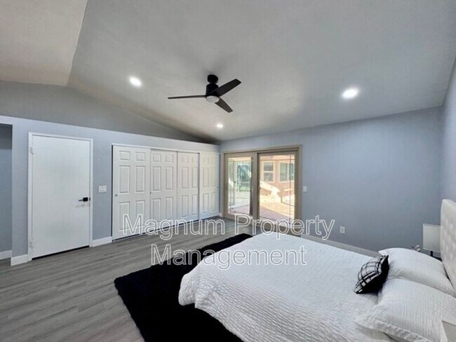 Building Photo - 45627 Clubhouse Dr