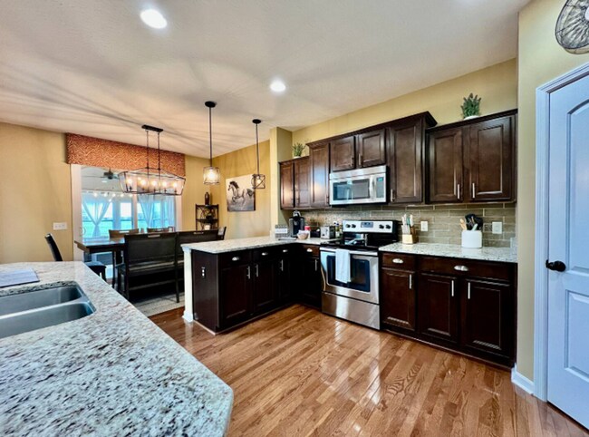 Building Photo - 5531 Oakview Terrace