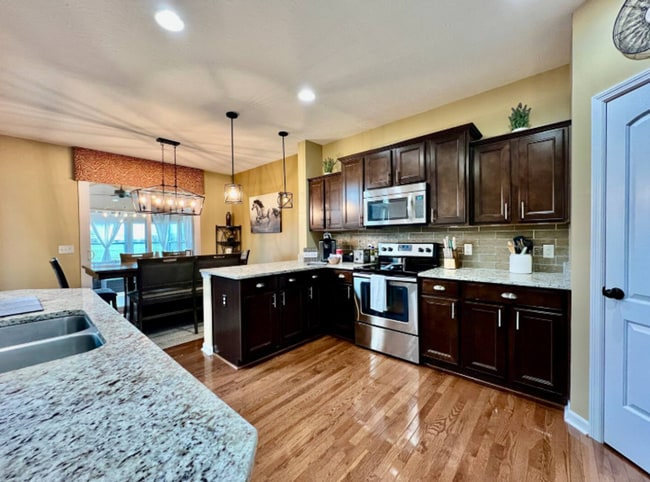 Building Photo - Spacious 4 Bedroom with Gameroom