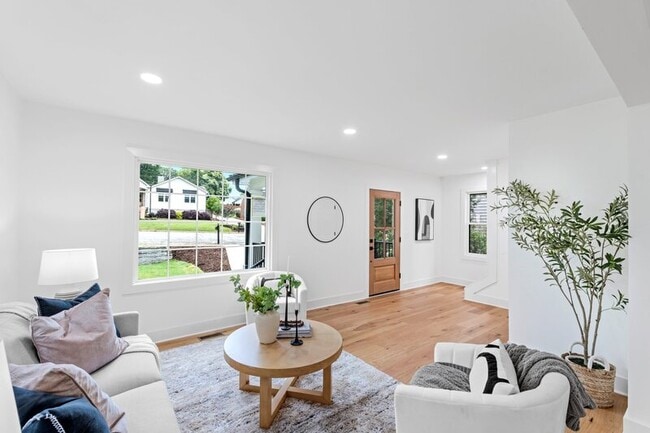 Building Photo - 28 Douglas Dr