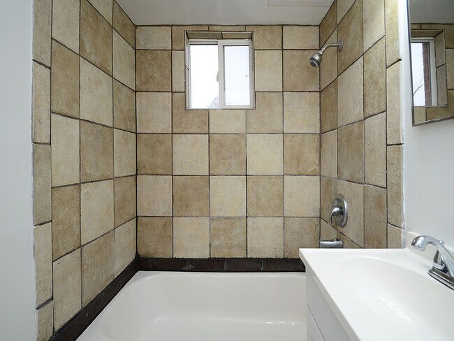 Building Photo - 612 N 46th St