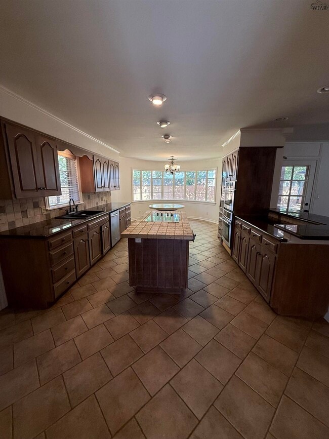 Building Photo - 2208 Avondale St