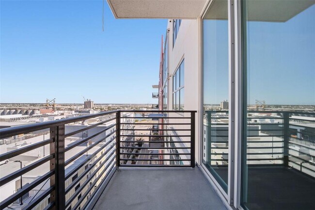 Building Photo - 1208 E Kennedy Blvd