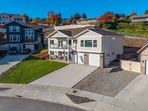 Building Photo - Beautiful 3+ bed, 3 bath home with 4 car garage, VIEWS, chef's kitchen and much more! 9-11 month ...