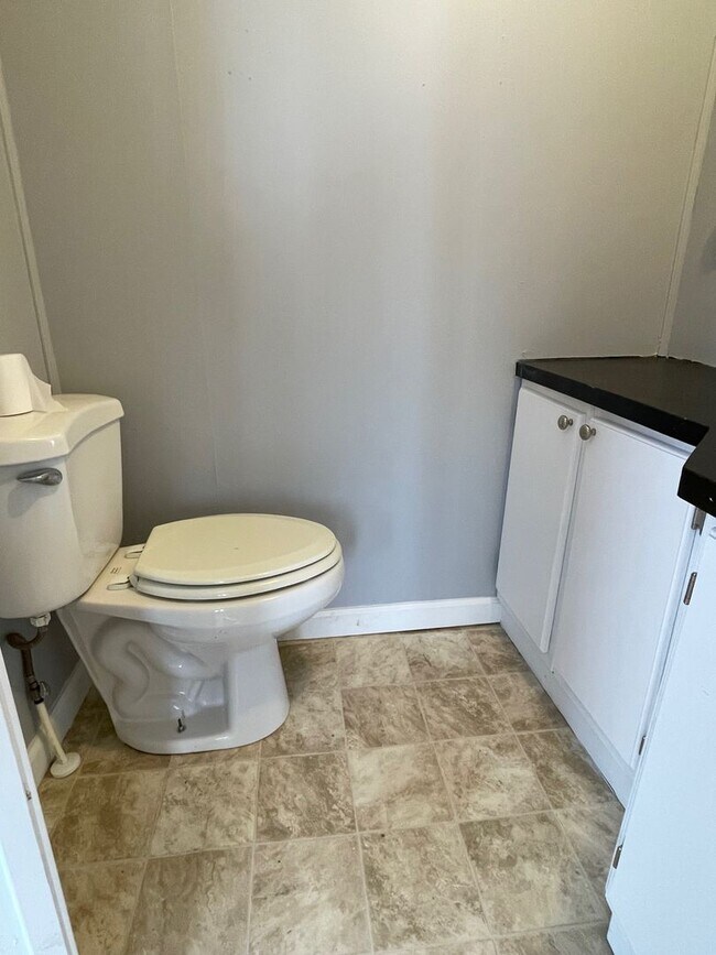 Building Photo - 2 BDRM 1.5 BA SINGLEWIDE MOBILE HOME IN PARK LOCATED IN ROBBINS