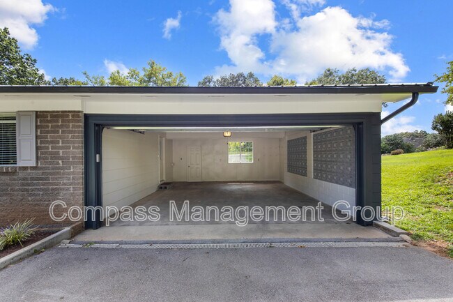 Building Photo - 1505 Aldenwood Ln