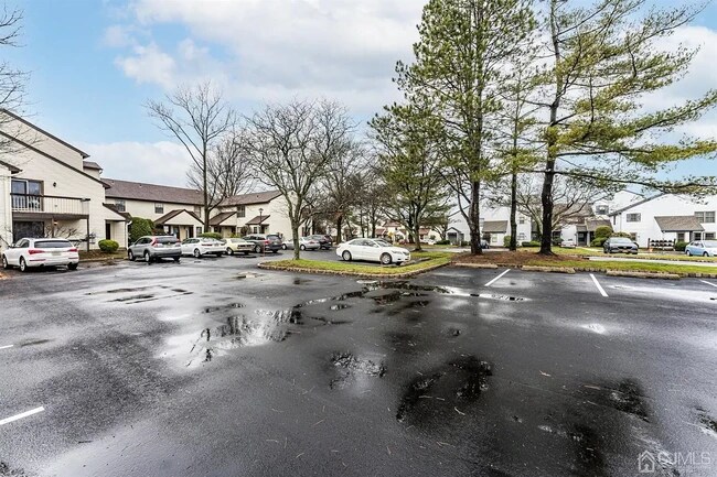 Parking - 208 Woodbridge Commons Way