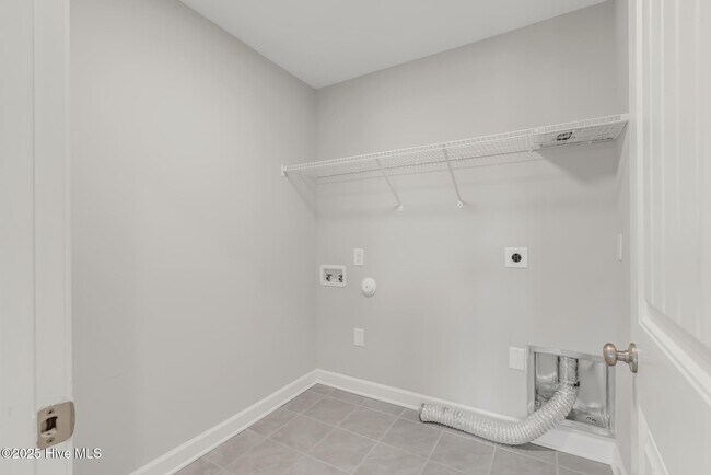 Building Photo - 556 Transom Wy