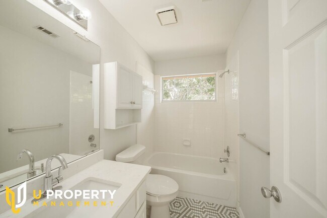 Building Photo - Dont Miss this pretty home in Plano!