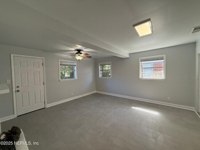 Building Photo - 1909 Layton Rd