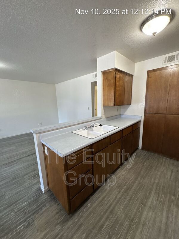 Building Photo - 701 E Noble Ave