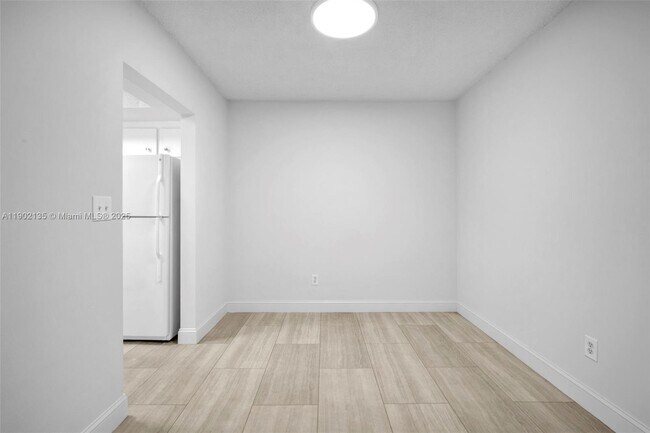 Building Photo - 2101 NE 68th St