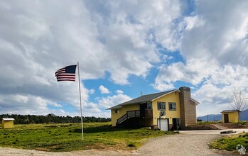 Building Photo - Spring City House