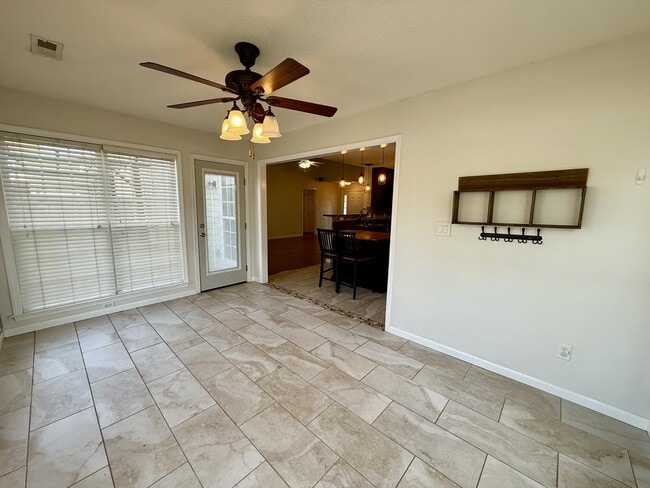 Building Photo - 254 Meadow Pathway Dr