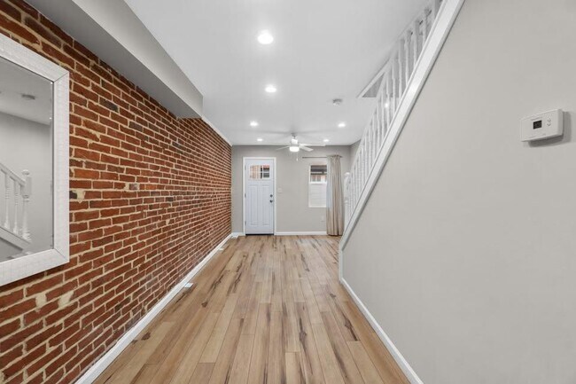 Building Photo - 208 S Durham St