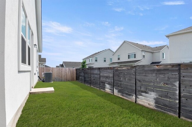 Building Photo - 1012 Yaupon Holly Dr