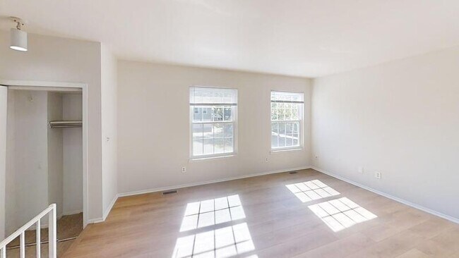 Building Photo - 2718 Glenbridge Ct