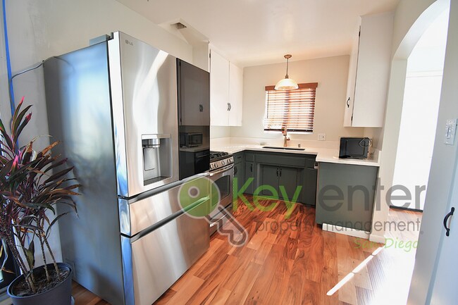 Building Photo - Single Detach Home in the heart of Bay Park | Close to SeaWorld, Mission Bay, Hwy 5 & 8 freeway