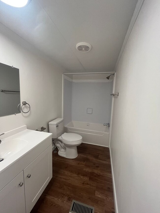 Building Photo - 193 Pearson St