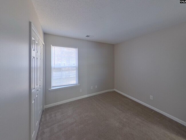Building Photo - 562 Chisolm Way