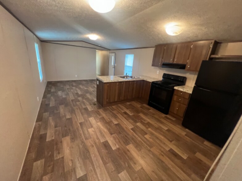 Building Photo - 100 Harvest Ln
