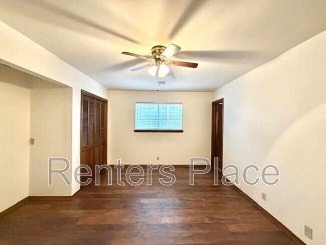 Building Photo - 319 W 33rd St