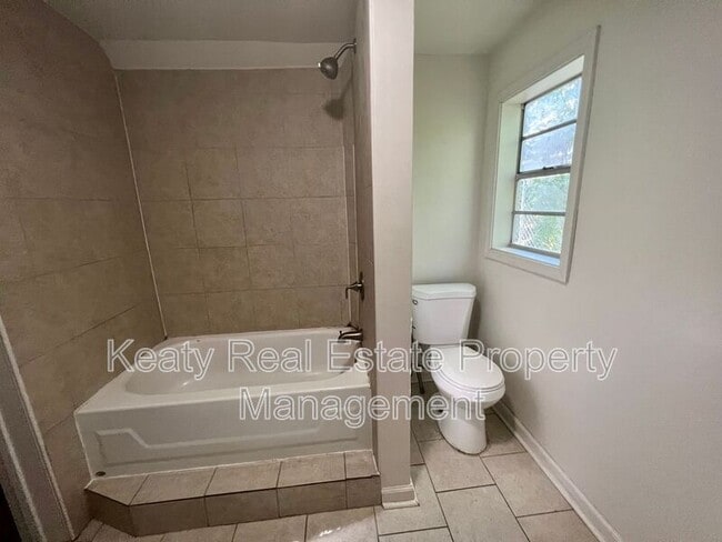 Building Photo - 503 Southdown Pl