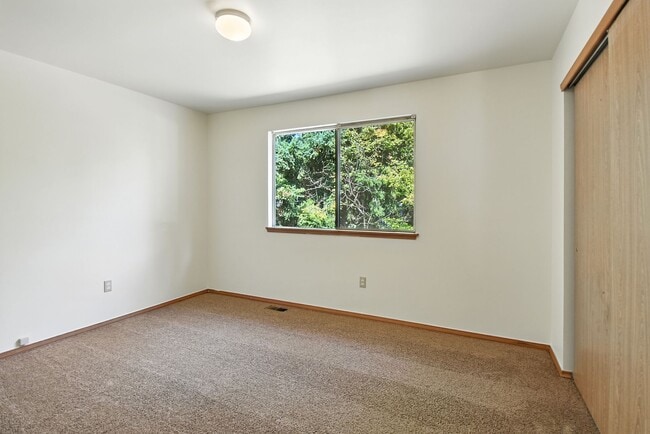 Building Photo - 3Bd/2.5Ba Kirkland Home