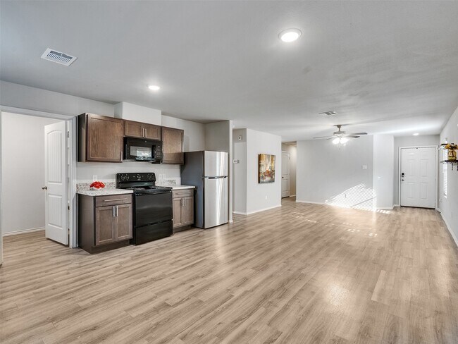 Building Photo - 419 8th Ave N