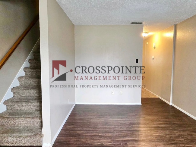 Building Photo - Tour Today! 2/1.5 Townhome in Longview