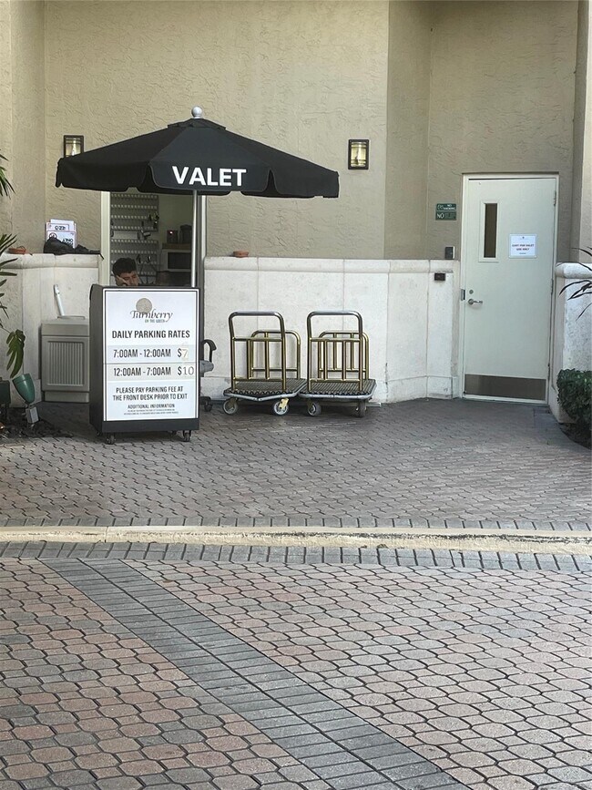 Building Photo - 19501 W Country Club Dr