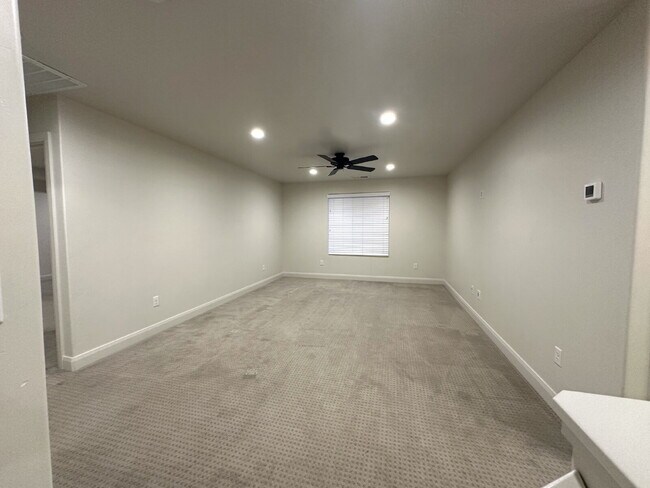 Building Photo - “St. George, Aspen Estates: 5 spacious bed...