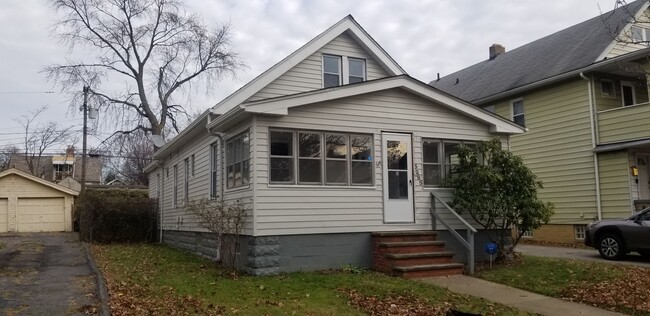 Building Photo - Jefferson Area - 3 Bedroom Single Family Home (between Lorain and Triskett)