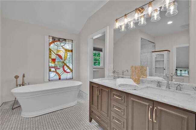 Building Photo - 225 Jayne Ellen Way