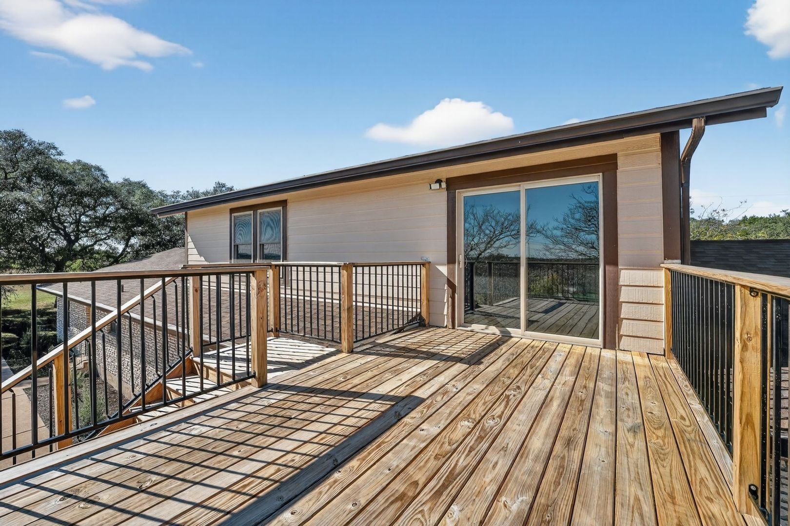 Building Photo - 16200 Round Mountain Rd