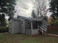 Building Photo - Cozy Quiet Grass Valley Charmer - 1/1 650 SF (Driveway, Parking, & Yard)