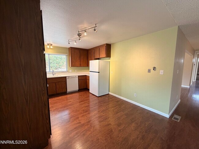 Building Photo - 1076 Palmwood Dr