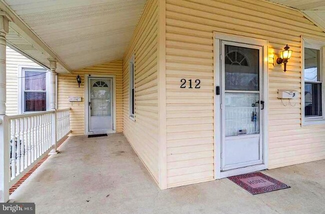 Primary Photo - 212 Chestnut St