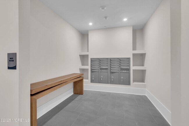 Building Photo - 218 3rd Ave